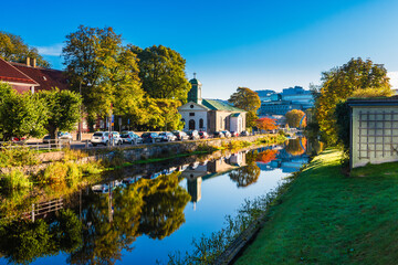 Fototapeta premium Church Reflecting in Canal Water on a Sunny Day in Gothenburg
