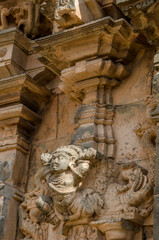 Obraz premium Intricately carved stone sculpture, 11th - 12th Century, Kalyana Chalukya style of Hindu architecture, Kasivisvesvara Temple, Lakkundi, Gadag, Karnataka, India, Asia.