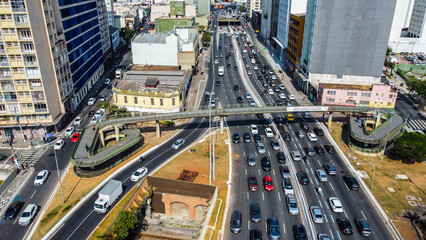 Vis&atilde;o a&eacute;rea da Av. Tiradentes no centro da cidade de S&atilde;o Paulo, SP, Brasil