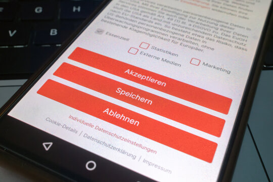 Cookies-Richtlinien für Internet-Websites akzeptieren oder ablehnen auf Smartphones. Internetsicherheit und Datenschutz