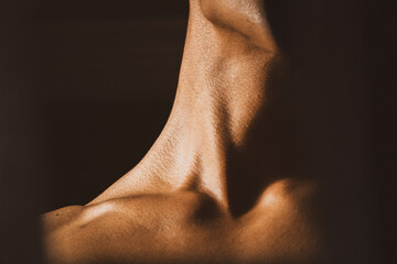 Cuello desnudo