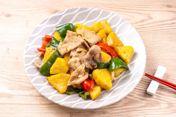 豚とパイナップルの炒め物