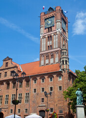 Gotycki ratusz z pomnikiem astronoma, Toruń, Polska. Town Hall, Torun, Poland © 123108 Aneta