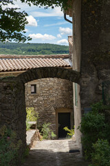 Ruelle du village d'Autichamp (Dr&ocirc;me)
