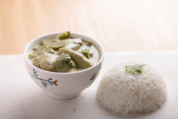 Authentic Thai Green Curry, A vibrant and aromatic dish featuring tender chicken, fresh vegetables, and fragrant herbs, all simmered in a rich, creamy green curry sauce made from coconut milk
