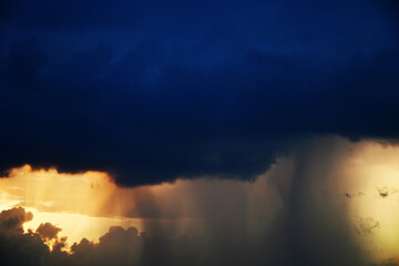 Obraz premium sun rays and clouds