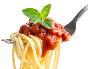 Gabel mir Spagetti und Tomatensauce isoliert auf weißen Hintergrund, Freisteller 