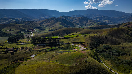 Fototapeta premium Itamonte Minas Gerais Serra Mantiqueira Brasil Esportes Ultramaratona Corrida Trilha Sítio Montanhas Natureza Paisagem Pasto Ecoturismo Aventura Caminhada Ruas Cidade Pequena Casas Fazenda Verde