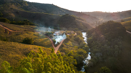 Paisagem Serra Da Mantiqueira Sul De Minas Gerais Paisagem Condado Terra Média Natureza Colinas Verdes Campos Tranquilidade Bosques Encantadores Pôr do Sol Rios Cristalinos Trilhas Bucólicas Árvores © Pedro