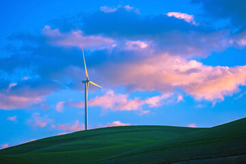Obraz premium Windmill and Beautiful Clouds in the Background 