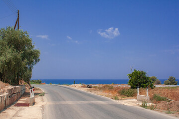 Mediterrane Landschaft in der Nähe von Polis, Zypern im Sommer