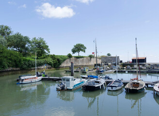 Île d'Oléron dans le Golfe de Gascogne. Le port du Château-d’Oléron centre d'ostréiculture...