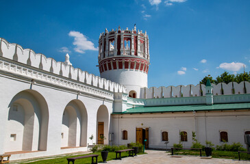 Obraz premium The courtyard and the tower of the fortress wall of the Novodevichy Monastery on a clear sunny day. Sights of Moscow, World tourism.