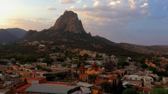 Pe&ntilde;a de Bernal 