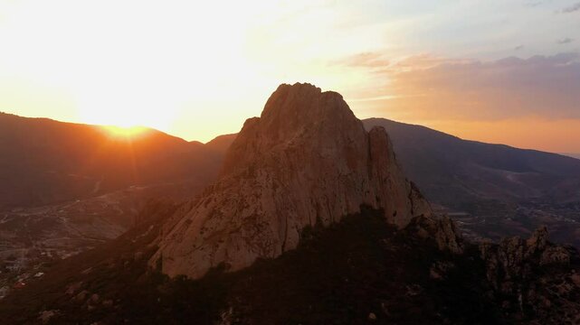 Pe&ntilde;a de Bernal 