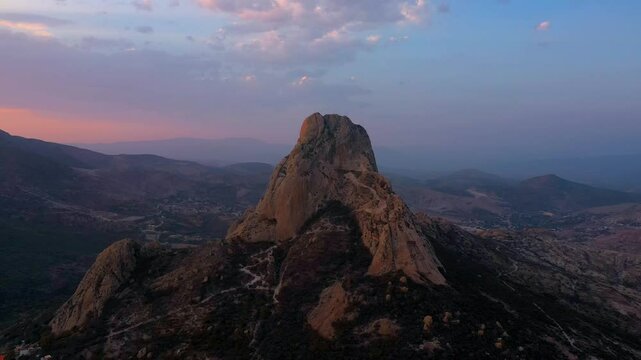 Pe&ntilde;a de Bernal 