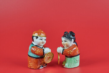 Couple of ceramic Chinese exhibited with ancestral clothing of their culture