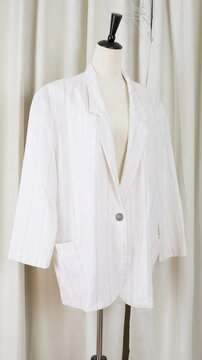 Longline linen blazer in size 18. Vintage white jacket. Stop motion moving image clip mp4.	