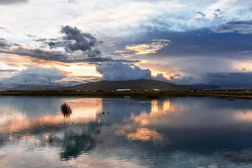 Sunset on the lake - Quinsachata