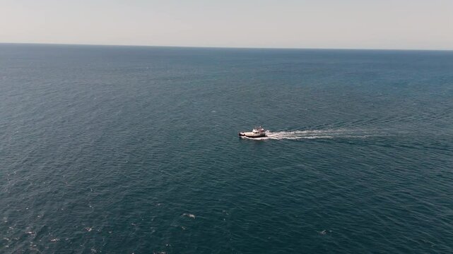 Explorando Menorca: Barcos y Playas Paradis&iacute;acas en Alta Definici&oacute;n