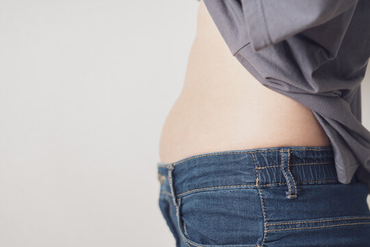 ぽっこりお腹」の写真素材 | 1,247件の無料イラスト画像 | Adobe Stock