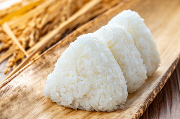 おむすびと米と稲穂
