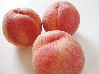 美味しそうな大きな桃