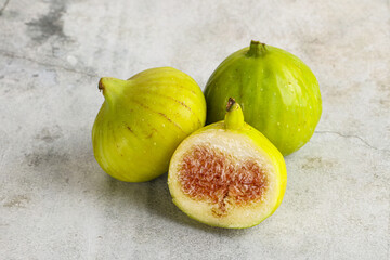 Ripe sweet juicy green fig heap