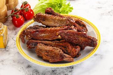 Roasted duck wings with sauce