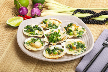 Grilled scallops with green onion
