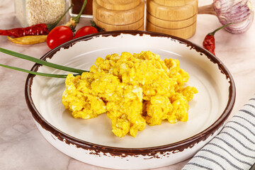 Scrambled egg in the bowl