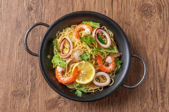 パッタイ　焼きそば　bami phad thai (Thai fried noodles)