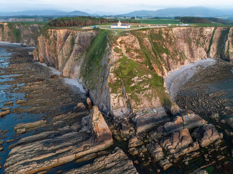 Faro del Cabo Busto en Asturias a vista de drone
