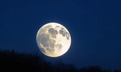 The 2017 Super Moon moments after moonrise on December 3rd