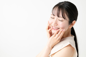 笑顔の女性　ビューティーイメージ　ワンピース