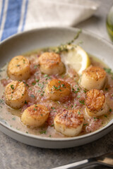 sautted scallop with white wine sauce