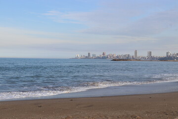Vista de Mar del Plata desde la playa