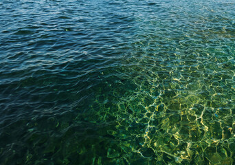 Obraz premium Ripples moving rhythmically on the river.