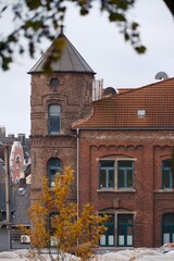 Alter Turm in Schwelm, aufgenommen von anderer Seite der Bahngleise