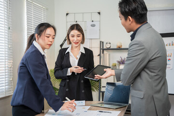 Business Talk and consult to find solutions to work problems in the company.