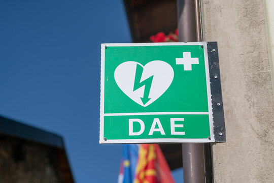 Green sign, indicates the position of the AED defibrillator for emergency, and health in safety, it is a lifesaver, ready, accessible, visible, for cardiac arrest support.