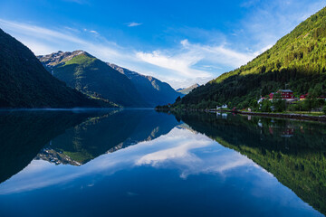Blick auf den Fjærlandfsjord in Fjærland, Norwegen