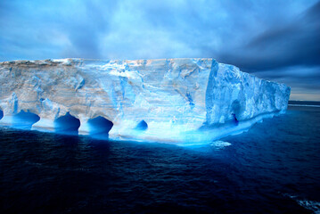 Dramatic iceberg in Antarctic Ocean