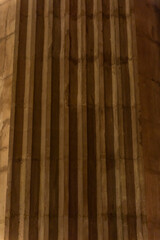 imagen detalle textura pared de piedra con relieves y sombras 