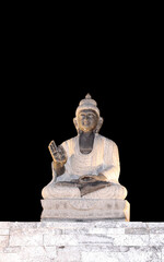 Fototapeta premium illuminated statue of buddha in night 