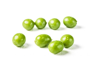 Obraz premium Fresh green peas isolated on white background