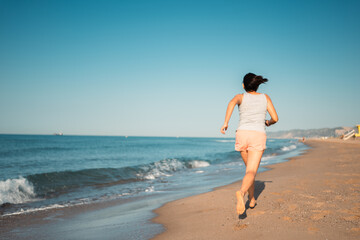 Female athlete working out under the morning sun.