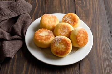 Cheesecakes from cottage cheese (syrniki or curd fritters)