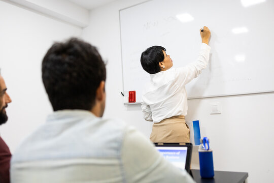 Woman teaching English in a modern classroom setting