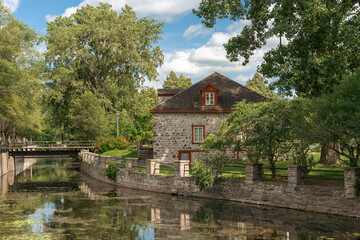 Obraz premium House by the water in Montreal